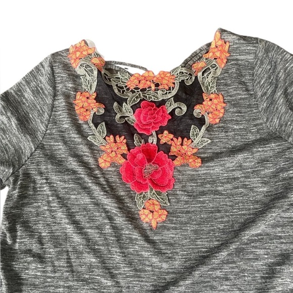NWT Absolutely Famous embroidered top-large - Picture 1 of 4